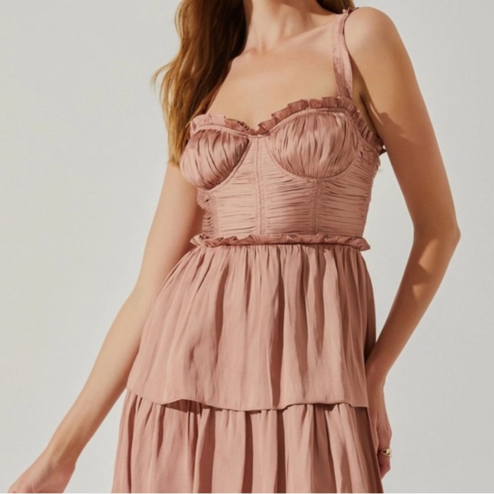 Astr the label Tempany Tiered Dress in Mauve